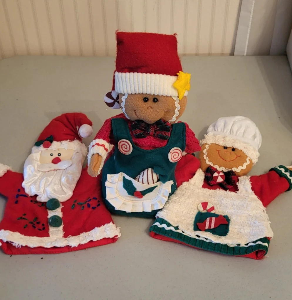 Holiday Stockings, Puppets & Nativity  - image 3 of 8