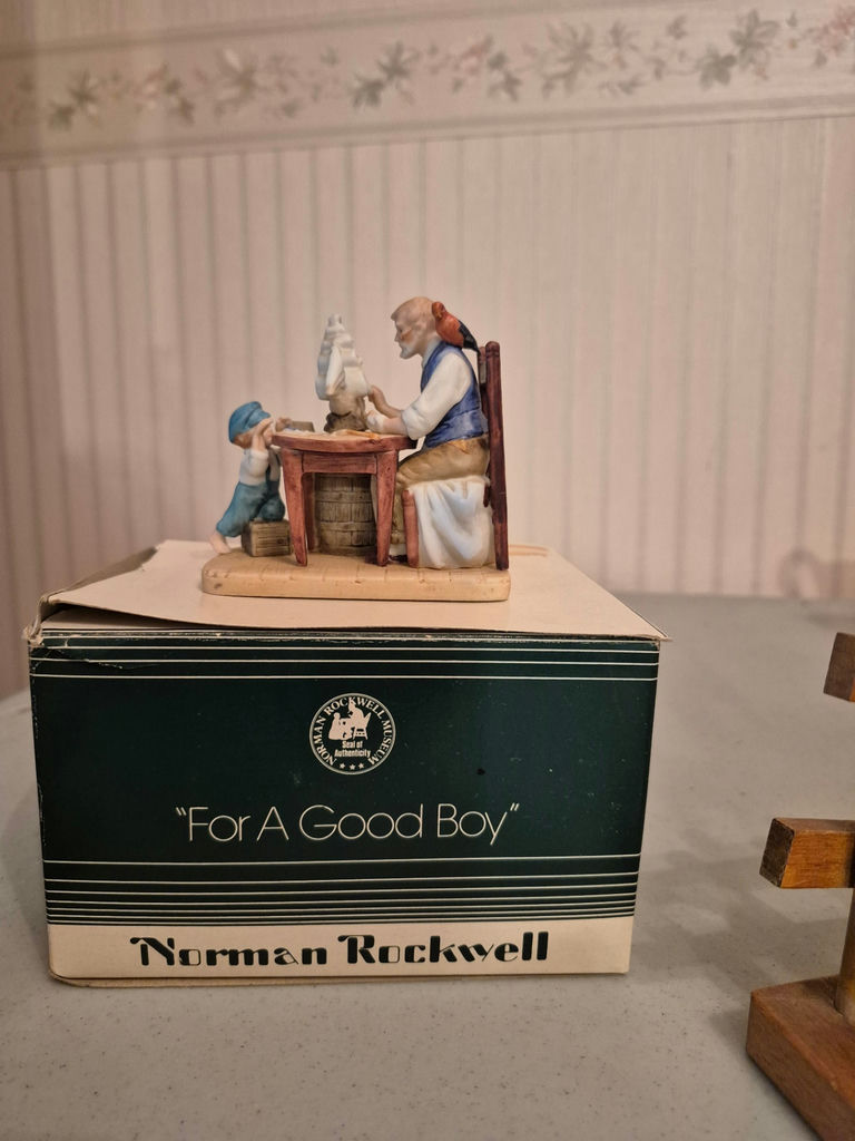 Hummel, Normal Rockewell, Goebel Figurines - image 7 of 13