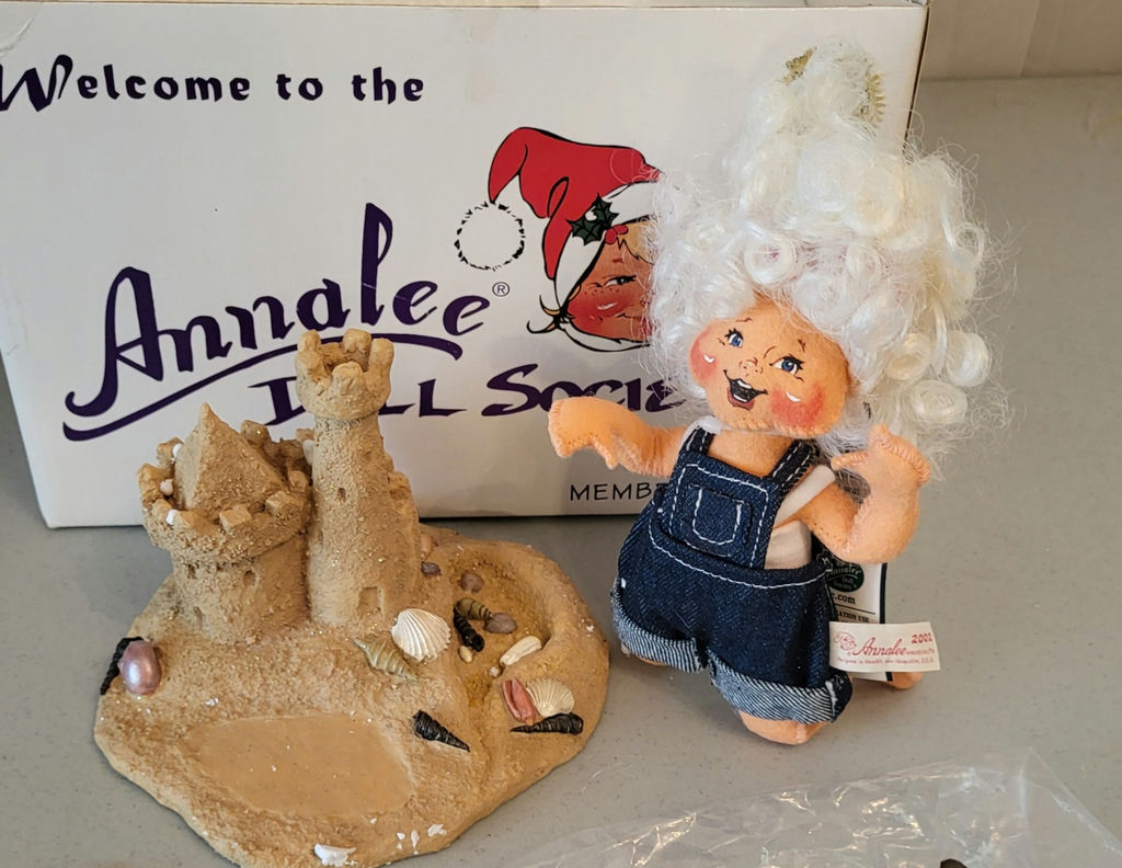 2002 Annalee | Sandcastle Suzie  - image 1 of 2