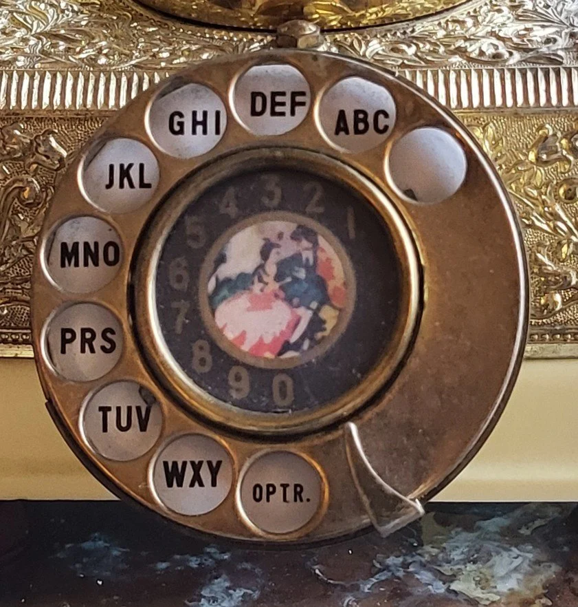  Vintage-style rotary dial telephone - image 2 of 5