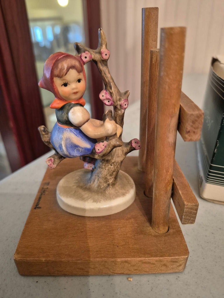 Hummel, Normal Rockewell, Goebel Figurines - image 8 of 13