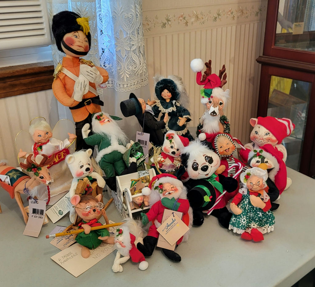 Vintage Annalee Christmas and Holiday Figures - image 1 of 3