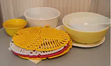 Vintage Pyrex Bowls & More - thumbnail 2 of 8