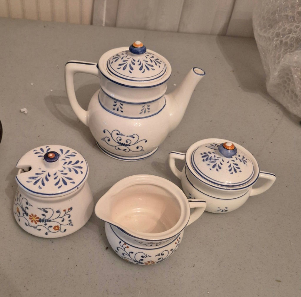 Royal Sealy "Heritage" Pattern  Tea Set  - image 3 of 5