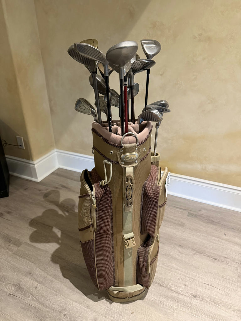 Catalina Golf Bag with Clubs - image 1 of 17