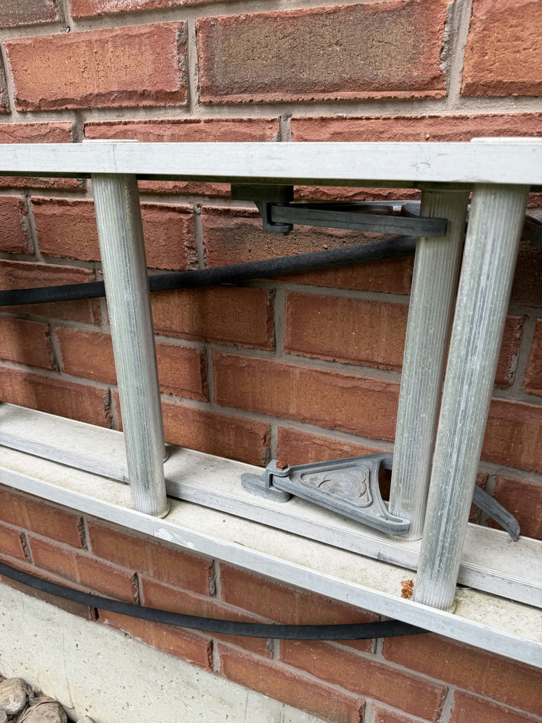 24' Extension Ladder - image 3 of 4