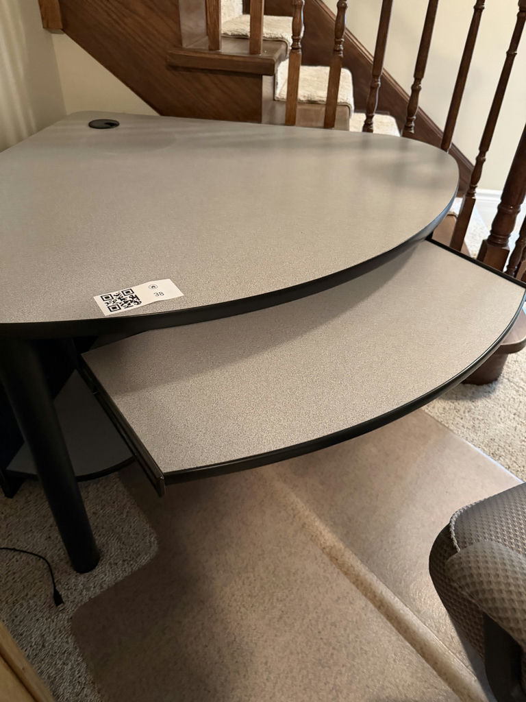 Corner Desk - image 4 of 7