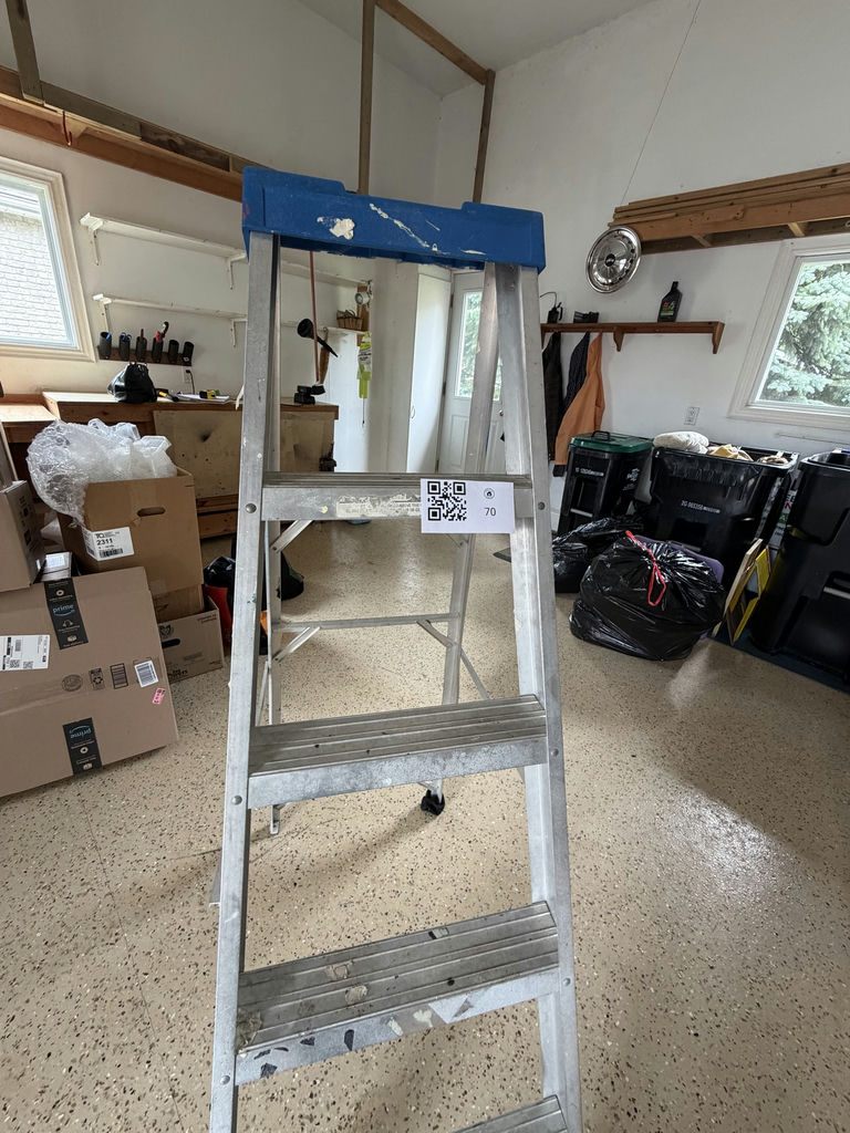 5’ Aluminum Step Ladder - image 2 of 5