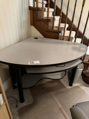 Corner Desk - Image 1 of 7