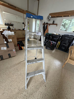 5’ Aluminum Step Ladder - Image 1 of 5