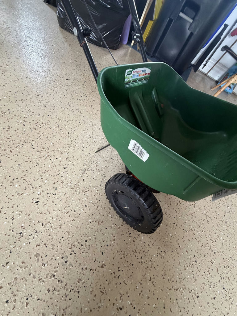 Scott’s Broadcast Spreader - image 4 of 5