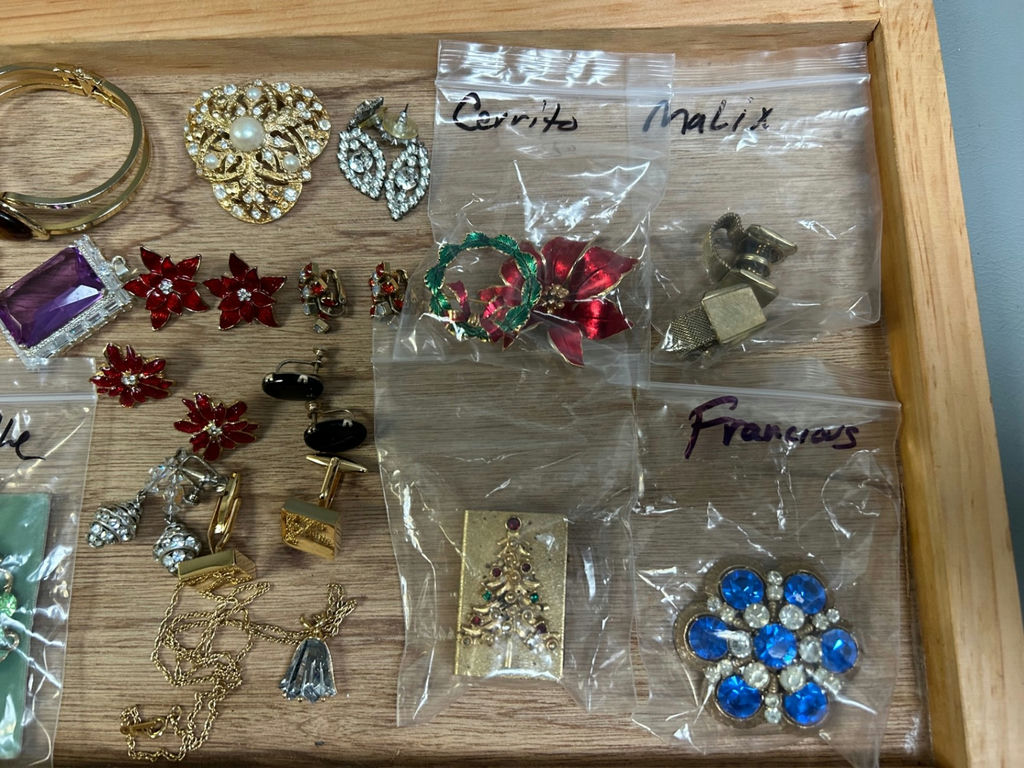 Costume Jewelry - image 4 of 6