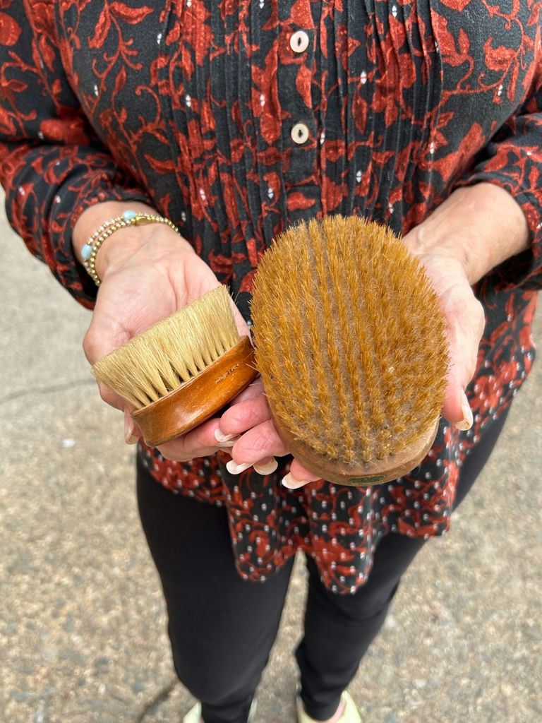 Vintage Collectible Brushes  - image 2 of 8
