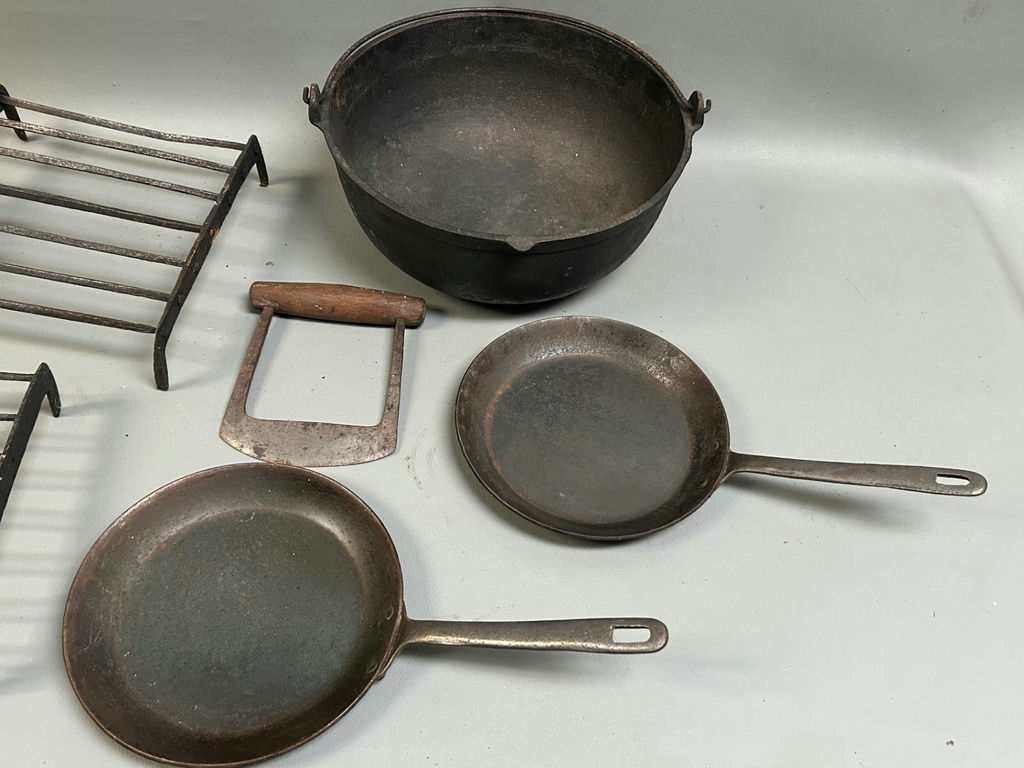 Antique Cast Iron Cookware - image 6 of 6