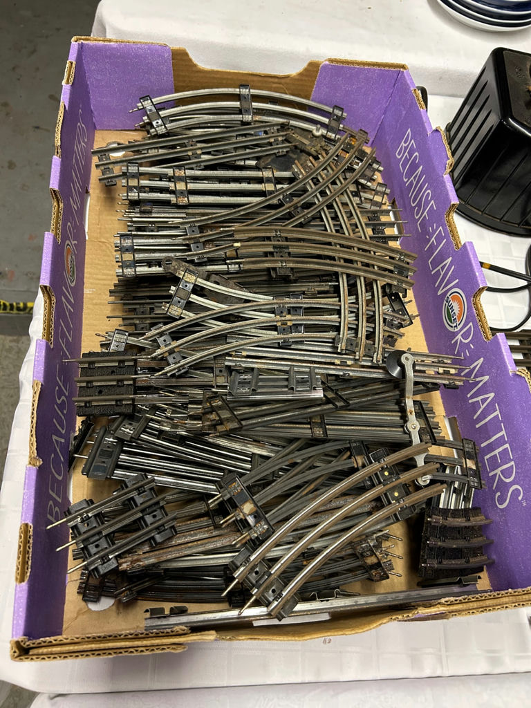 Vintage Lionel Trains and Accessories  - image 8 of 11