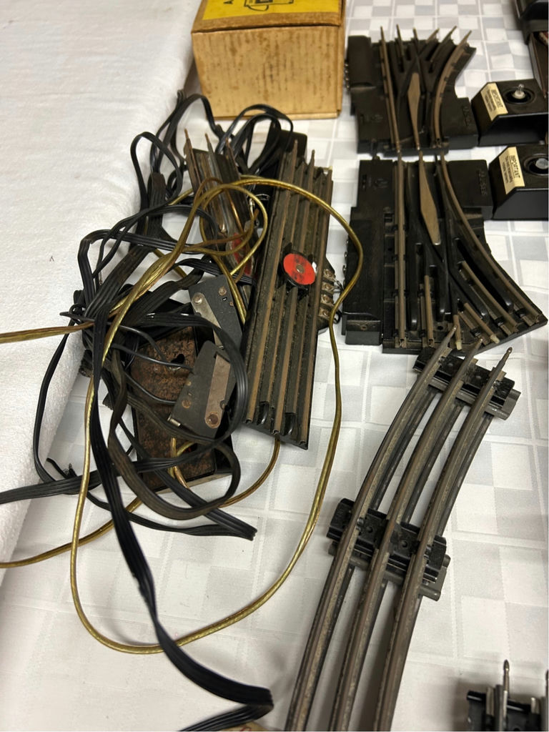 Vintage Lionel Trains and Accessories  - image 4 of 11