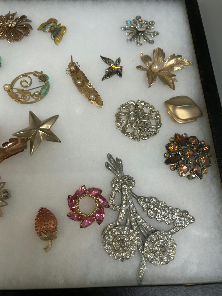 Costume Jewelry  - image 5 of 7