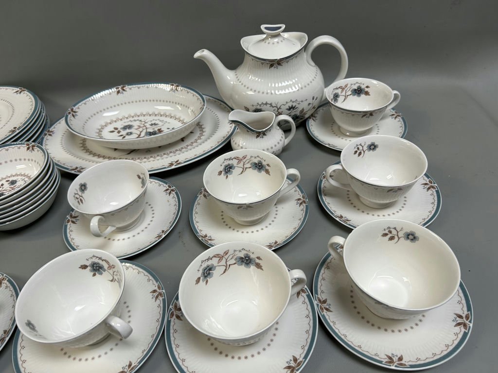 Royal Doulton China - image 3 of 7