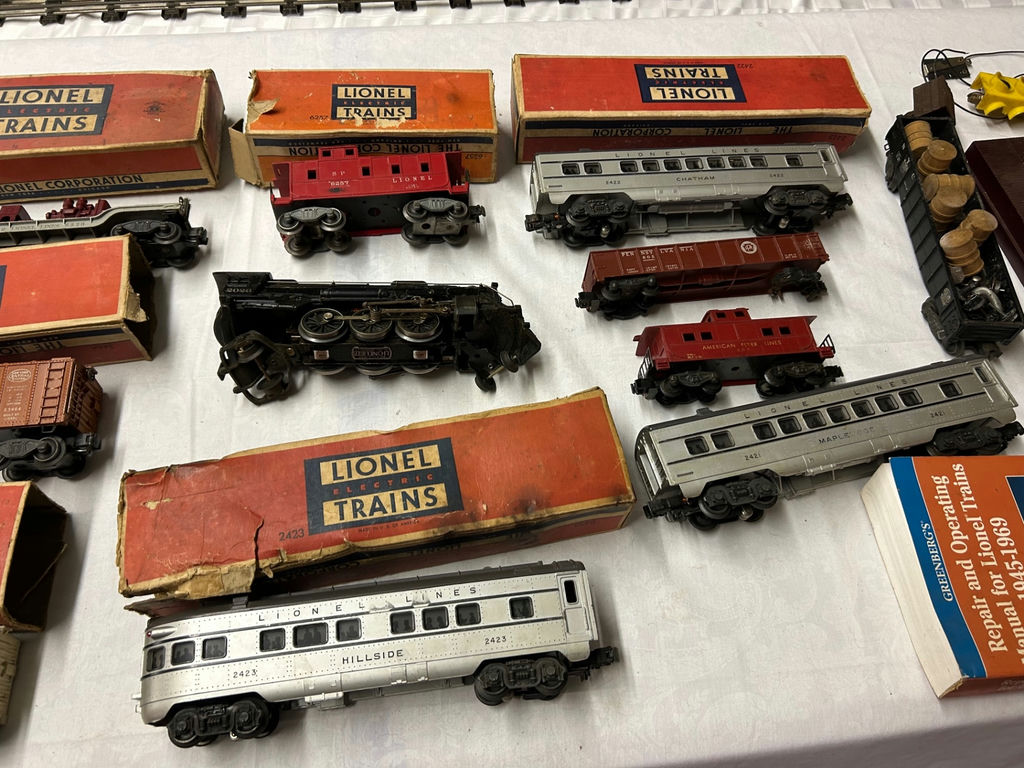 Vintage Lionel Trains and Accessories  - image 5 of 11