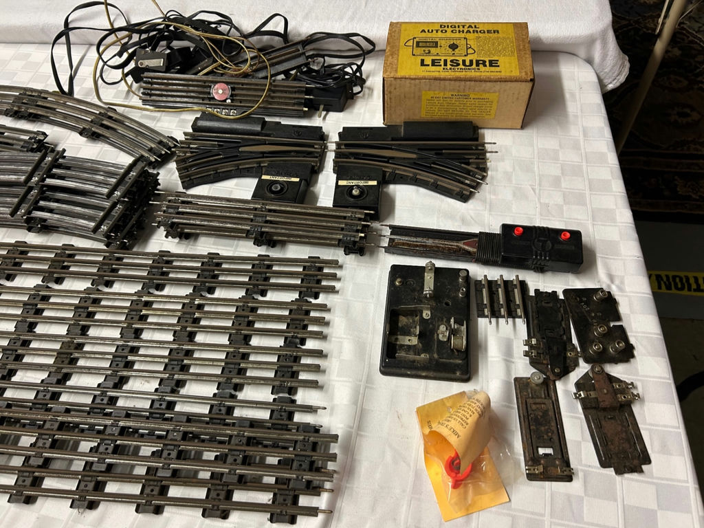 Vintage Lionel Trains and Accessories  - image 10 of 11