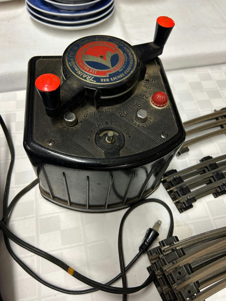 Vintage Lionel Trains and Accessories  - image 6 of 11