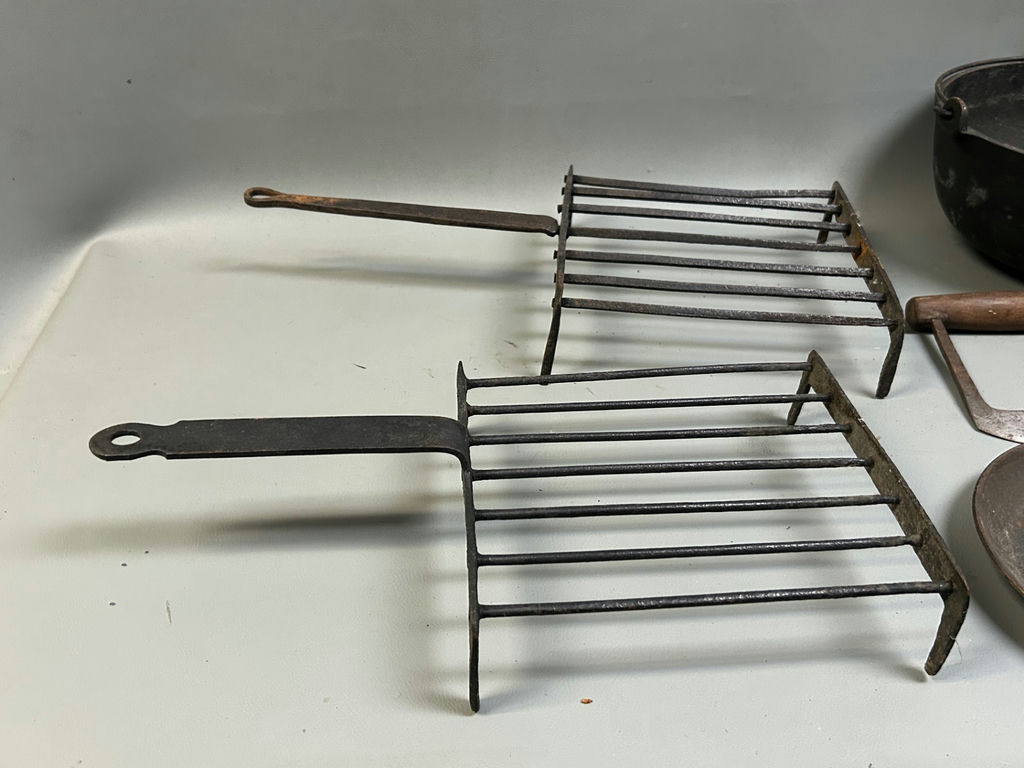Antique Cast Iron Cookware - image 3 of 6