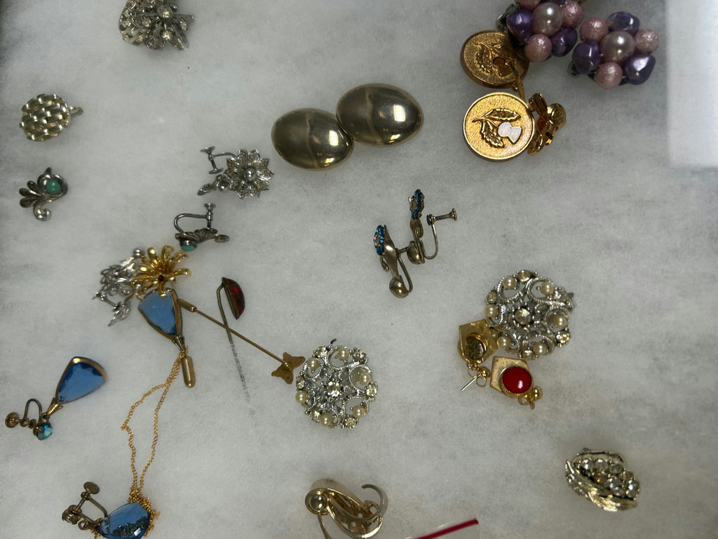 Costume Jewelry  - image 4 of 7