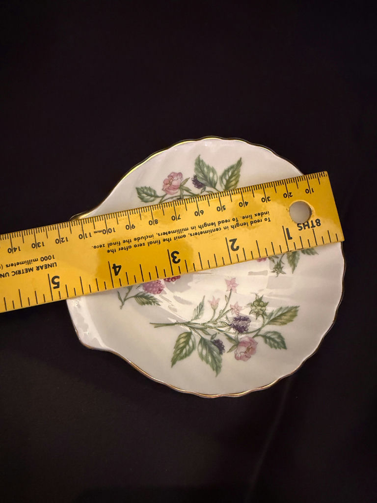 Royal Grafton Bramble pattern shell-shaped trinket dish - image 4 of 4