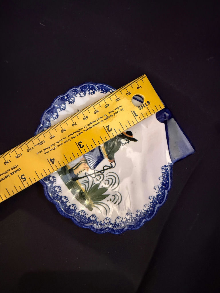 Vintage Henriot Quimper pottery shell-shaped dish - image 3 of 3