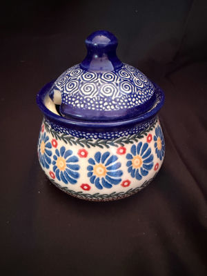 Bolesławiec Polish pottery sugar bowl with a lid - Image 1 of 4