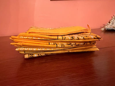 8 Yellow Paisley Bandanas - Image 1 of 2