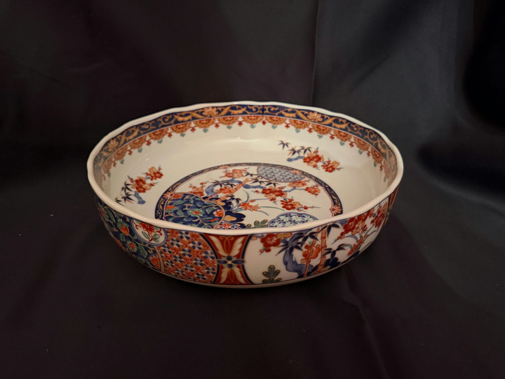  Japanese Imari-style porcelain bowl, - image 1 of 5