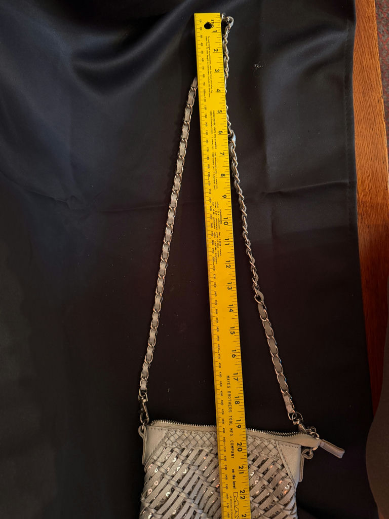 Woven crossbody pouch with a chain strap - image 4 of 5