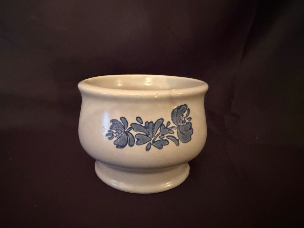 Vintage Pfaltzgraff Yorktowne stoneware sugar bowl - image 1 of 5