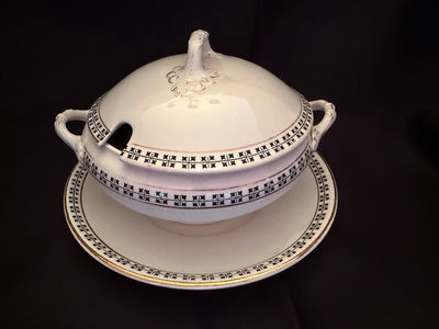 Vintage Bristol Ware ceramic serving dish/tureen - Image 1 of 8