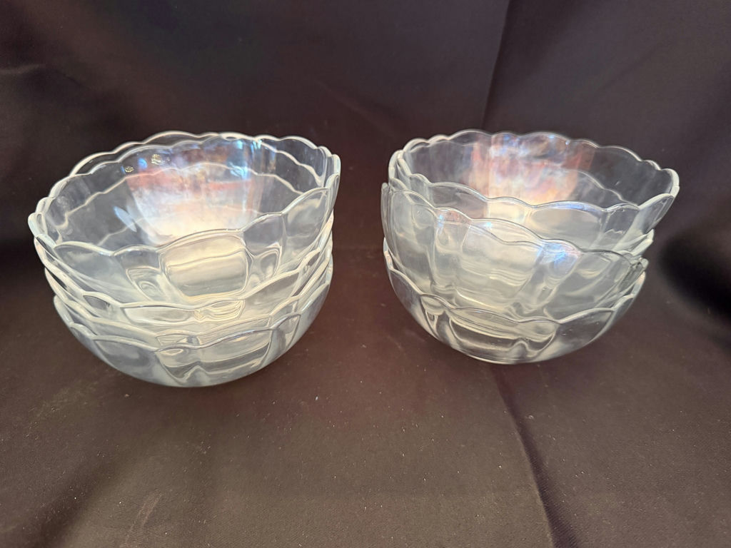 8 - vintage Arcoroc France "Petale" or "Arcade Bengale" clear glass dessert/berry bowls. - image 1 of 2