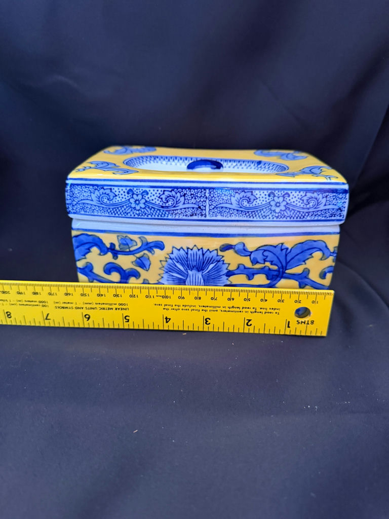 Vintage Chinese ceramic trinket box - image 5 of 5