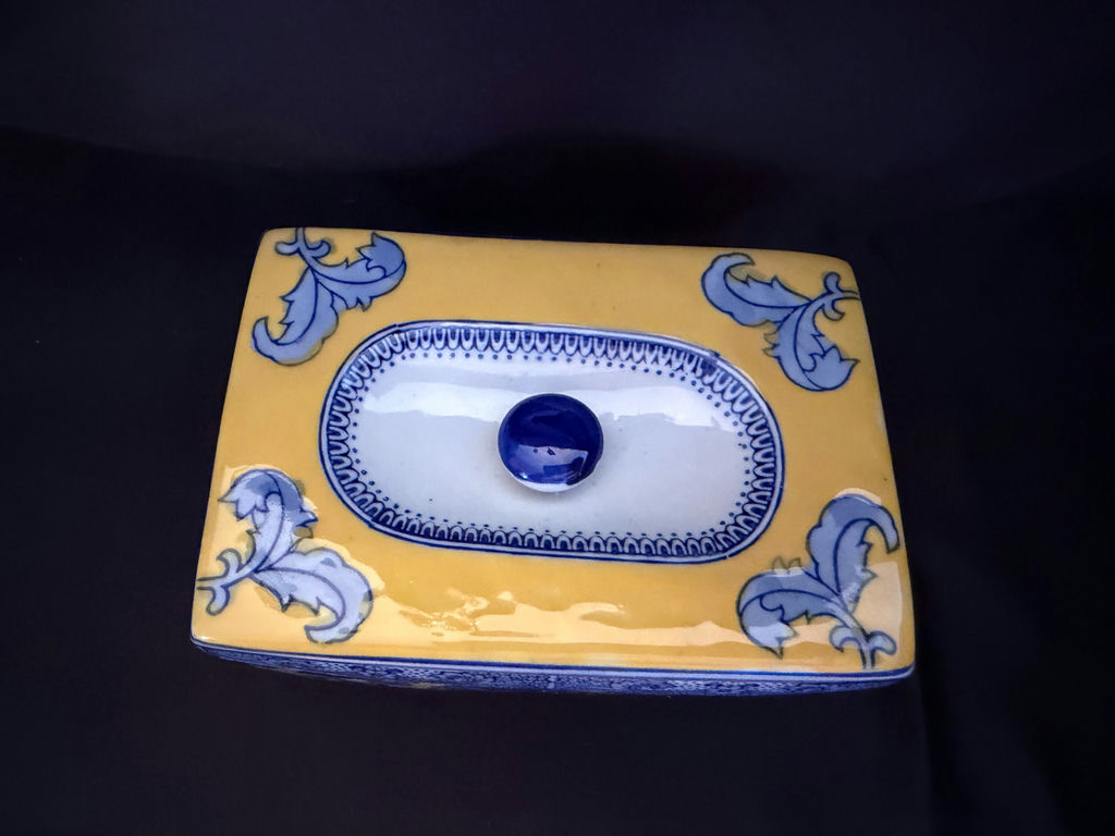 Vintage Chinese ceramic trinket box - image 2 of 5