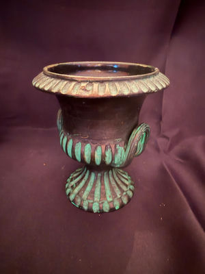 decorative antique urn - Image 1 of 4