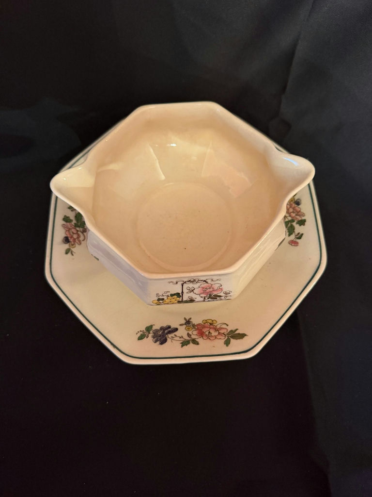 Vintage octagonal ceramic platform gravy boat  - image 2 of 5