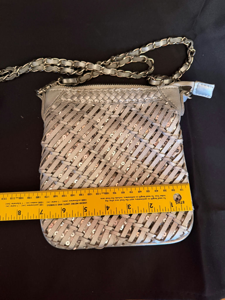 Woven crossbody pouch with a chain strap - image 3 of 5