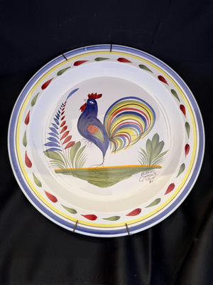 Vintage Quimper France ceramic dinner plate featuring a hand-painted rooster design - Image 1 of 3
