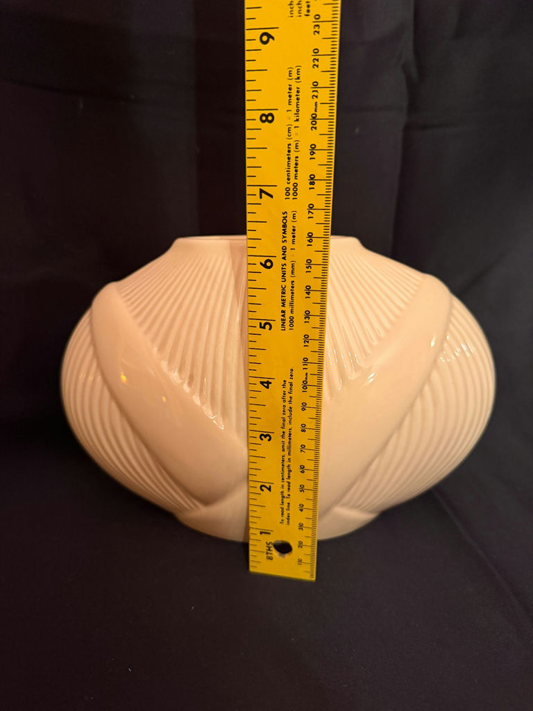 Vintage Art Deco Revival vase - image 5 of 5