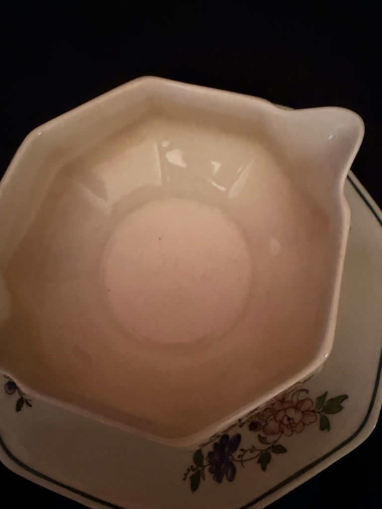 Vintage octagonal ceramic platform gravy boat  - image 3 of 5