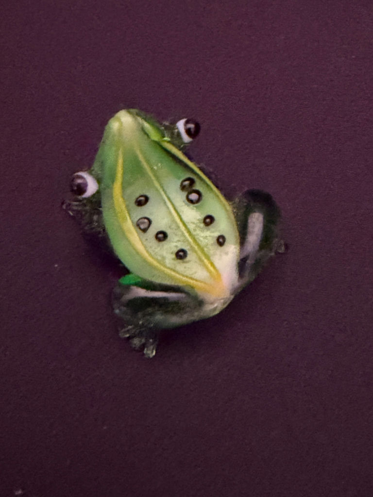 handcrafted blown glass frog figurine - image 2 of 3