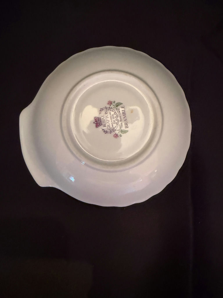 Royal Grafton Bramble pattern shell-shaped trinket dish - image 2 of 4