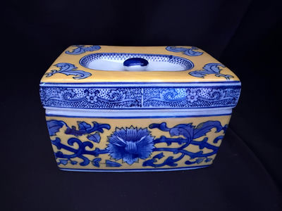 Vintage Chinese ceramic trinket box - Image 1 of 5
