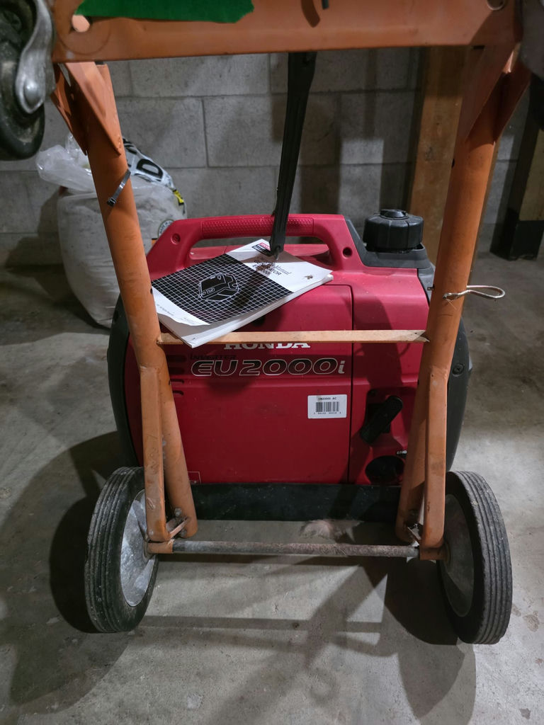 Honda EU2000i Portable Generator with Cart and Manual