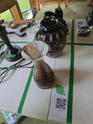 2 Vases - Image 1 of 10