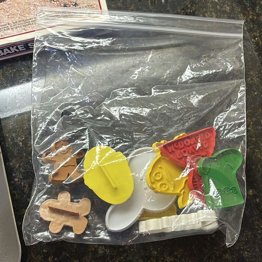 Assorted Kitchenware and Decorative Serving Items with Nativity Bake Set - image 8 of 11